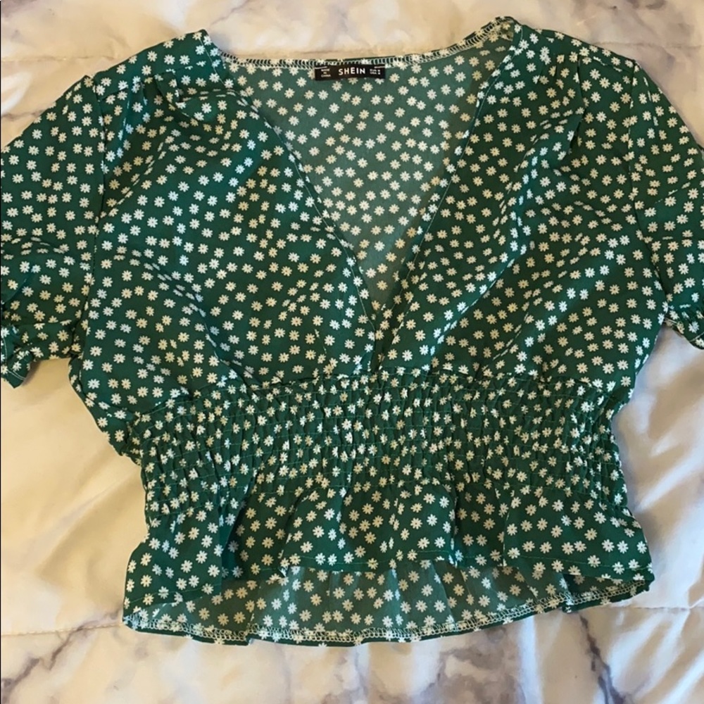 Shein size medium green floral cropped tee